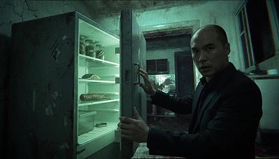 冰箱惊现怪物，男子逃亡血战
