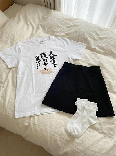 床上的衣物
