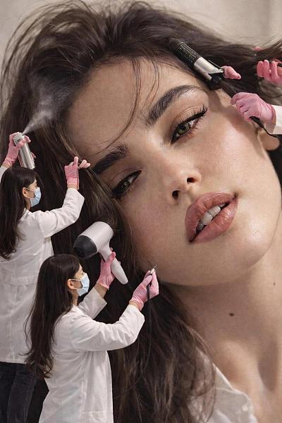 超现实美妆概念：微型美容师为巨脸精心打造妆容