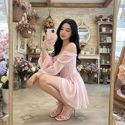 粉色仙女裙镜前自拍