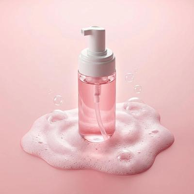 高端简约护肤产品摄影，展现纯净质感与奢华美学。