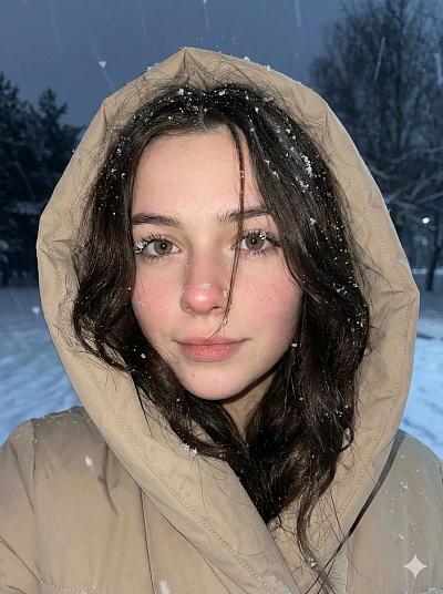 雪中少女写真：冬日氛围感特写肖像