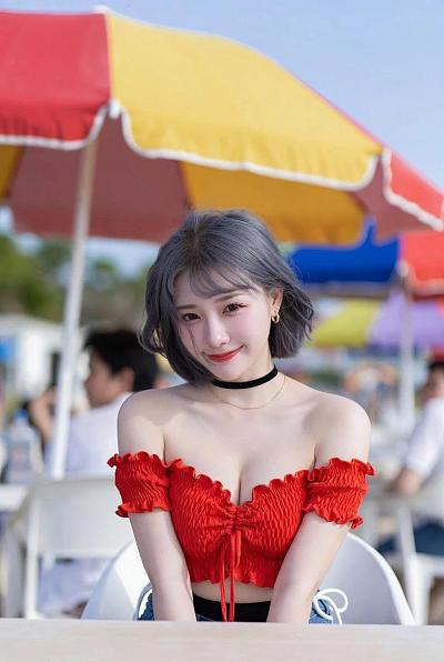 海滩咖啡馆少女写真