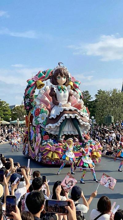 主题乐园华丽巡游花车实拍风